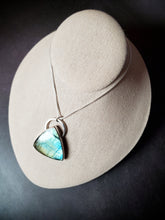 Load image into Gallery viewer, Blind Melon - Change with labradorite
