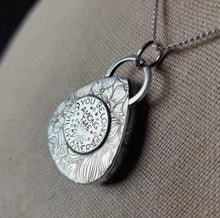 Load image into Gallery viewer, Wildflowers with labradorite
