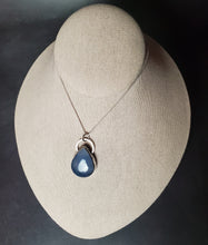 Load image into Gallery viewer, Phish - Strange Design with giant high-dome chalcedony
