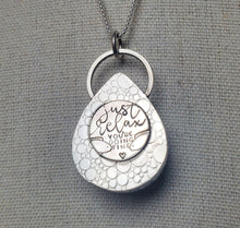 Load image into Gallery viewer, Phish - Strange Design with giant high-dome chalcedony
