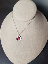 Load image into Gallery viewer, Talking Heads - Naive Melody with pink Chanthaburi sapphire
