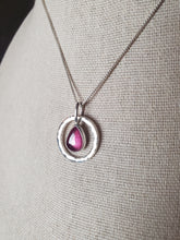 Load image into Gallery viewer, Talking Heads - Naive Melody with pink Chanthaburi sapphire

