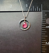 Load image into Gallery viewer, Talking Heads - Naive Melody with pink Chanthaburi sapphire
