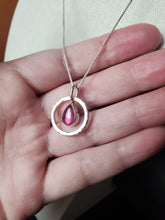 Load image into Gallery viewer, Talking Heads - Naive Melody with pink Chanthaburi sapphire
