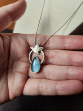 Load image into Gallery viewer, Goose - Empress of Organos with aquamarine [pendant only]
