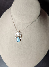 Load image into Gallery viewer, Goose - Empress of Organos with aquamarine [pendant only]
